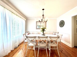 Dining - A spacious 5-bedroom, 3.5-bath home designed for relaxed winter gatherings. With multiple living areas, a large kitchen for shared meals, and plenty of room to spread out, The Wine Cottage is ideal for families or friends gathering near Nelson 151. (Afton)