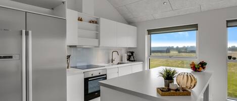 Kühlschrank, Mikrowelle, Ofen, Geschirrspüler