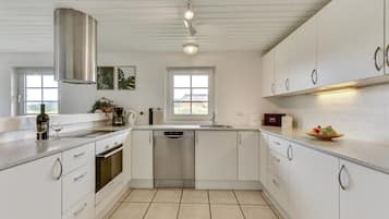 Réfrigérateur, micro-ondes, lave-vaisselle