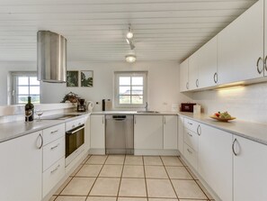 Fridge, microwave, dishwasher, cookware/dishes/utensils