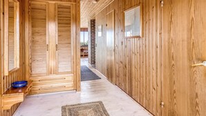 A wooden hallway with a bench, a rug, and a door leading to a room. - "Frender" - 150m from the sea by Interhome (Læsø)