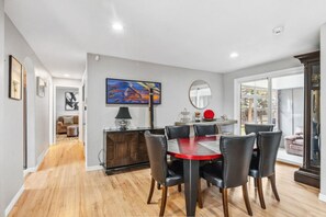 Dining - The Gem of Lakewood! (Lakewood)
