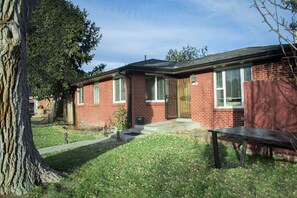 Exterior - The Gem of Lakewood! (Lakewood)