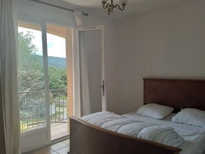 4 Schlafzimmer, Bügeleisen/Bügelbrett, Reisekinderbett, Bettwäsche