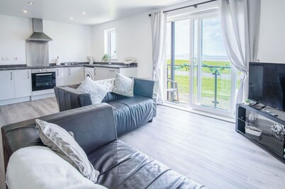 Beach View - 2 Bed Apartment - Llanelli
