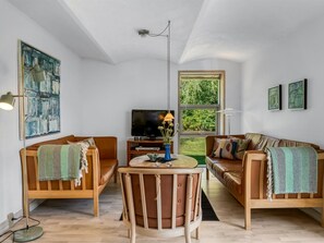 TV - "Rebecca" - 1.5km from the sea by Interhome (Hals)