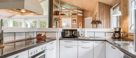Fridge, microwave, dishwasher, cookware/dishes/utensils