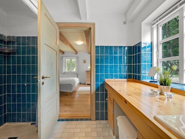 9 bedrooms, WiFi