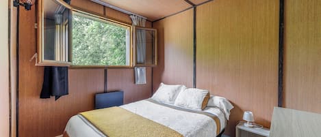 2 chambres, fer et planche Ă repasser, draps fournis