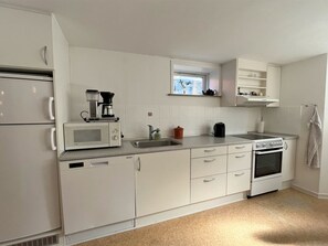 Køleskab, mikrobølgeovn, ovn, opvaskemaskine