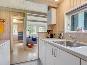 Kühlschrank, Ofen, Geschirrspüler, Hochstuhl