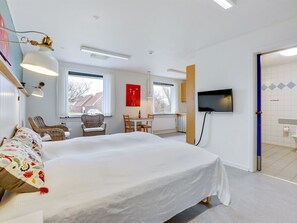 14 bedrooms, WiFi