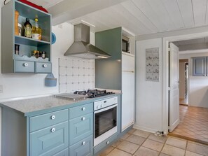 Fridge, microwave, dishwasher, cookware/dishes/utensils