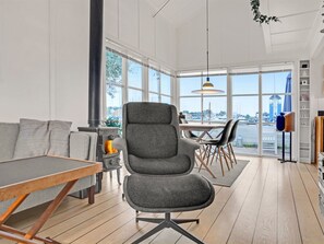 Een televisie en een dvd-speler