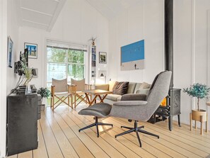 Een televisie en een dvd-speler