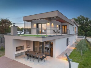 Villa | 5 bedrooms - Artsi in Svetvin Enat (Svetvincenat)