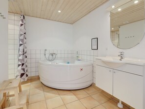 Bathroom - "Eija" - 5m from the sea by Interhome (Hasle)