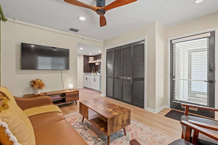 1 Block From Ab Town Center: The Coquina House 1 - Atlantic Beach, FL