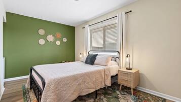 1 bedroom, iron/ironing board, WiFi, bed sheets