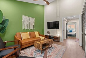 TV - 1 Block from AB Town Center: The Coquina House 3 (Atlantic Beach)