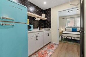 1 dormitorio, tabla de planchar con plancha, wifi y ropa de cama