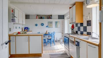 Kühlschrank, Mikrowelle, Ofen, Hochstuhl