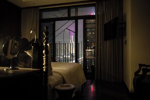 Signature Room with Balcony | Blick auf die Stadt