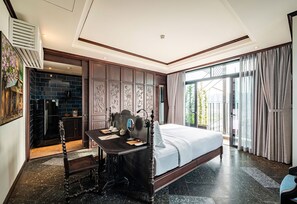 Signature Room with Balcony | 1 bedroom, in-room safe, desk, laptop workspace