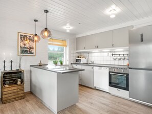 Fridge, microwave, dishwasher, cookware/dishes/utensils
