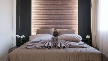 1 bedroom, desk, laptop workspace, blackout drapes