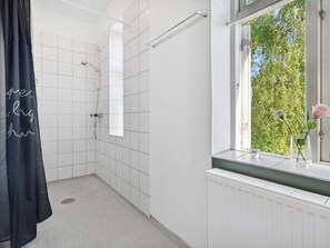 Bathroom - "Bartha" - 3km from the sea by Interhome (Odder)