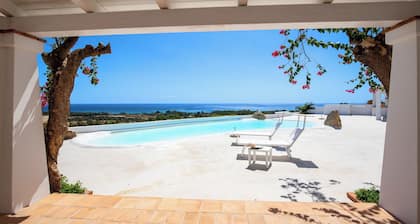 Exclusive luxury villa with private pool, near the sea for 12 people