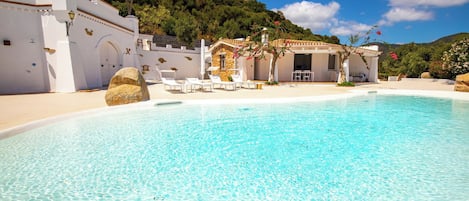 حمّام سباحة خارجي