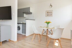 Dining - Sunny Studio in Mokotow | Balcony, close to subway (Warszawa)