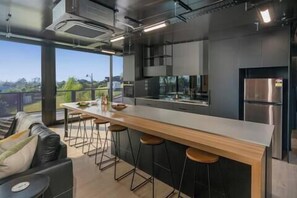Een magnetron, een oven, een kookplaat