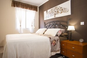 2 bedrooms, iron/ironing board, free WiFi, bed sheets