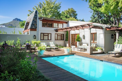 5 Seasons Guesthouse