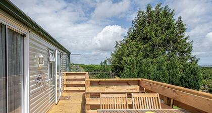 Caravan @ Ysgubor - sleeps 6 guests in 2 bedrooms