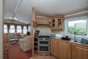 Mikrobølgeovn, ovn og kjøkkenutstyr