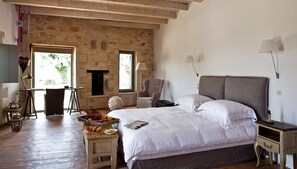 5 Schlafzimmer, Schreibtisch, kostenloses WLAN, Bettwäsche