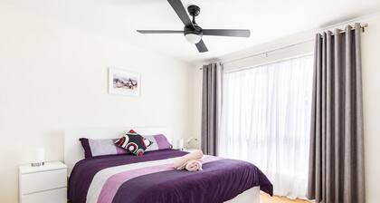 Carlenes Getaway | Lake Views, Beach & Games Hub