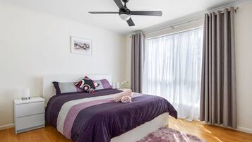 3 bedrooms, travel cot, free WiFi, bed sheets