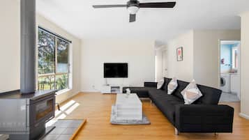 Smart TV, fireplace, DVD player, table football