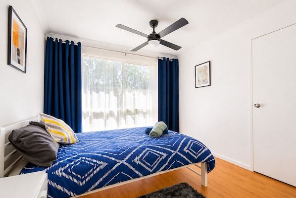 3 habitaciones, tabla de planchar con plancha, cuna de viaje y wifi