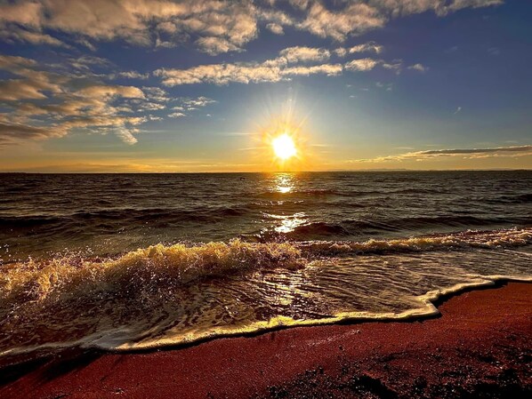 Beach - Picturesque Lakeside Getaway: Views, Beach, Park (Loch Sport)