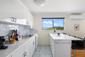 Fridge, microwave, oven, stovetop - Picturesque Lakeside Getaway: Views, Beach, Park (Loch Sport)