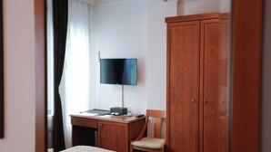 Basic Double Room - Hotel Gold Inn  (Pec)