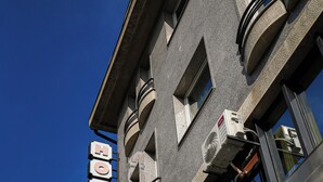 Front of property - Hotel Gold Inn  (Pec)