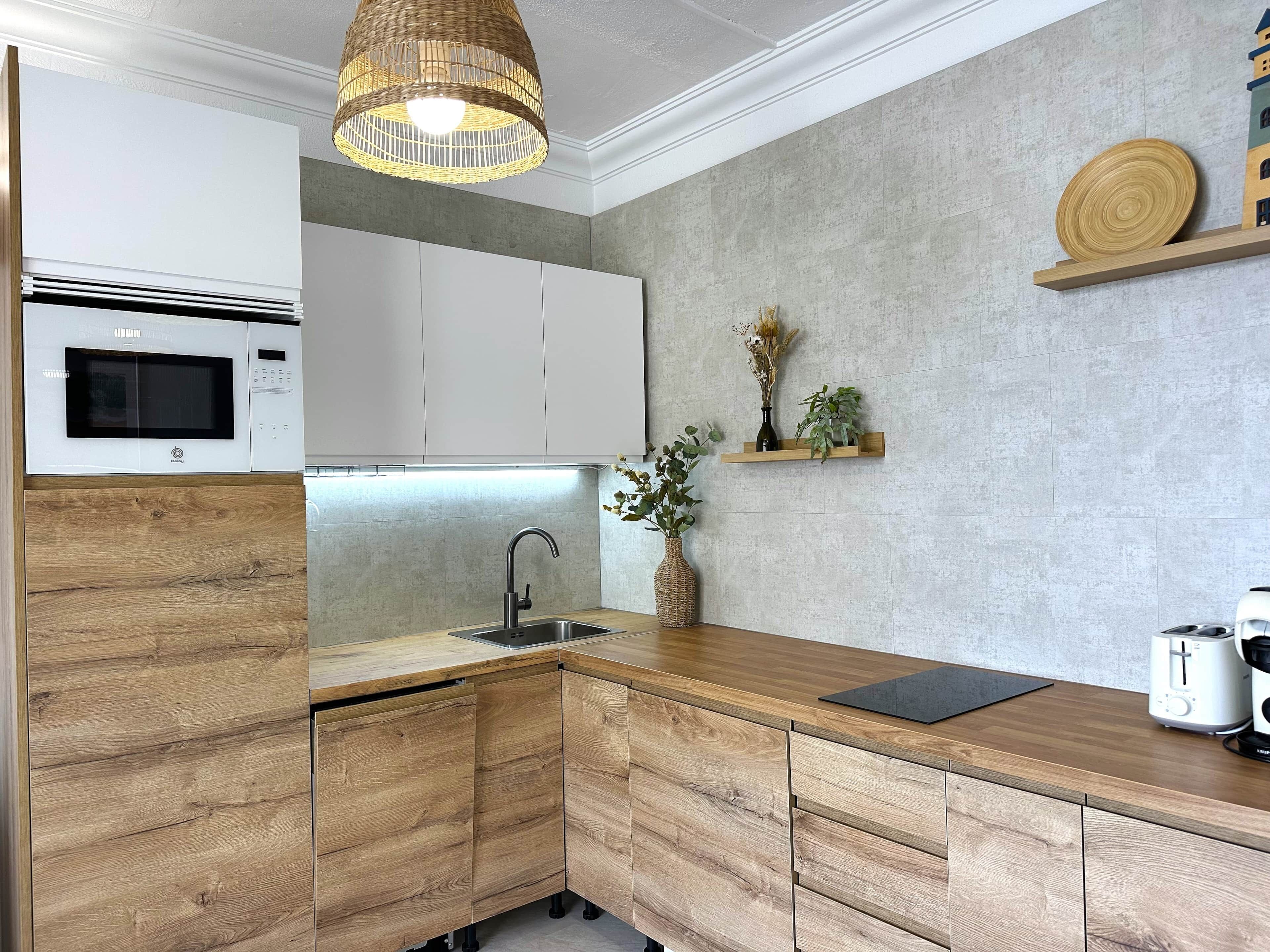 Réfrigérateur, micro-ondes, plaque de cuisson, lave-vaisselle