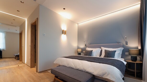 Deluxe-Doppelzimmer, 1 Queen-Bett | Minibar (mit einigen kostenlosen Artikeln), Schreibtisch